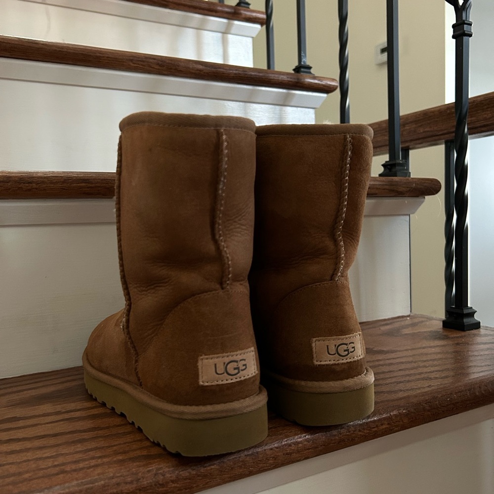 UGG Women's Classic Short II Boots Black Suede, Size 7